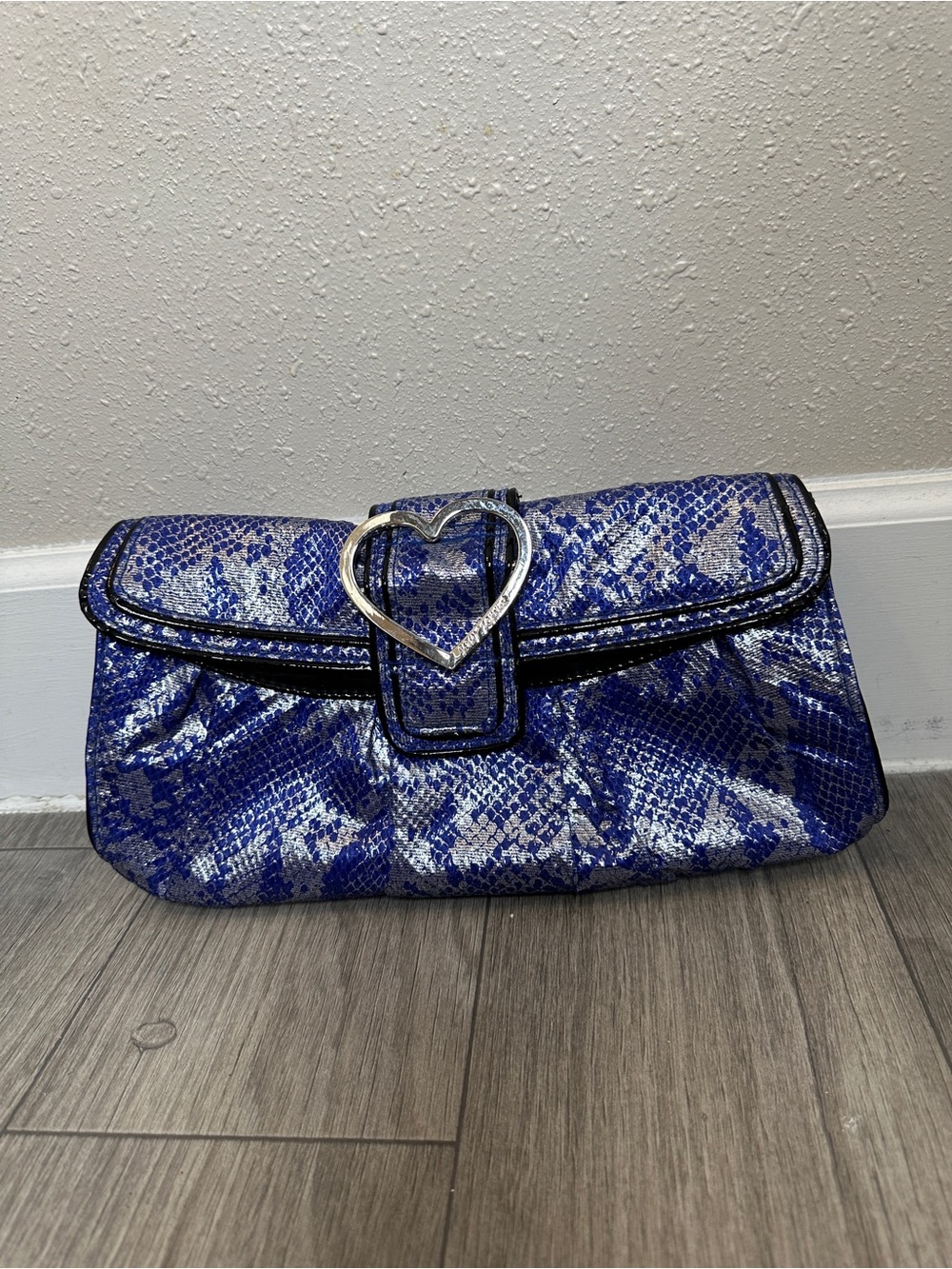 Betsey Johnson Blue Snake Print Clutch Heart Buckle Y2K